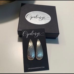 Opulenza alluring earrings